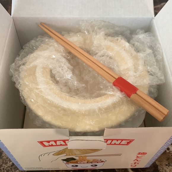 NIB! Mad Engine Noodle Bowl with Lid & Chopsticks - Picture 4 of 13